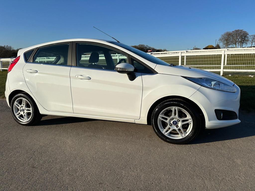 Ford Fiesta 1.25 Zetec Hatchback 2015 (64)