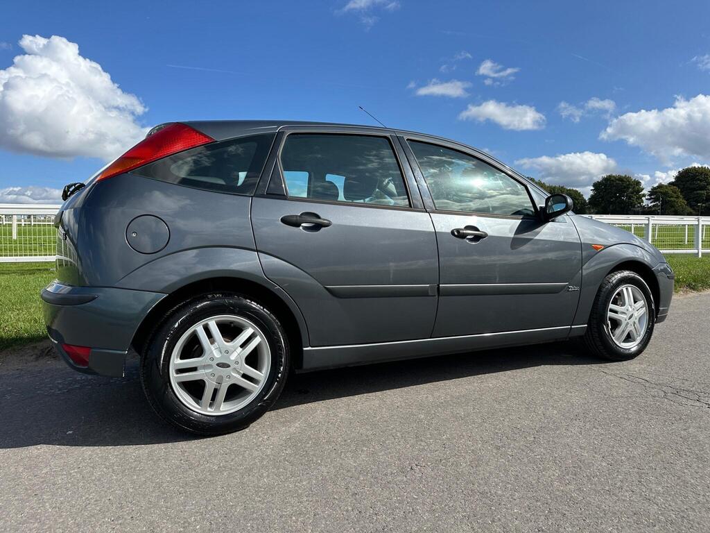 Ford Focus 1.6i 16v Zetec 5dr