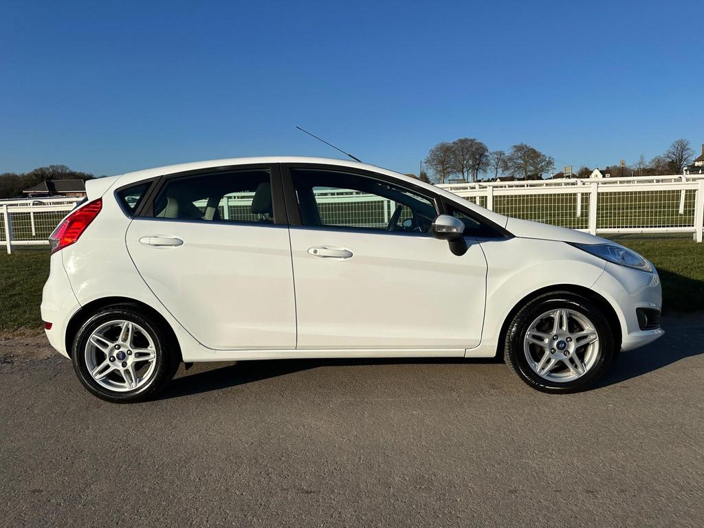 Ford Fiesta 1.25 Zetec Hatchback 2015 (64)