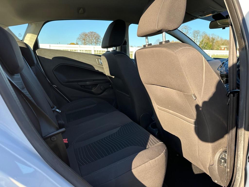 Ford Fiesta 1.25 Zetec Hatchback 2015 (64)