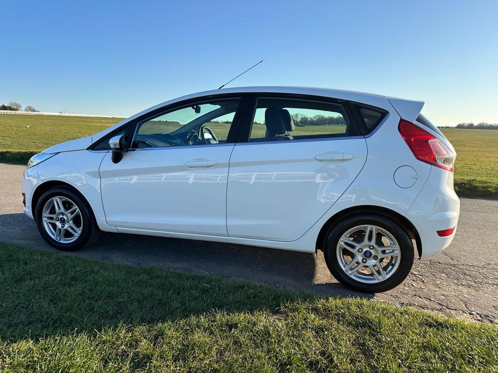 Ford Fiesta 1.25 Zetec Hatchback 2015 (64)