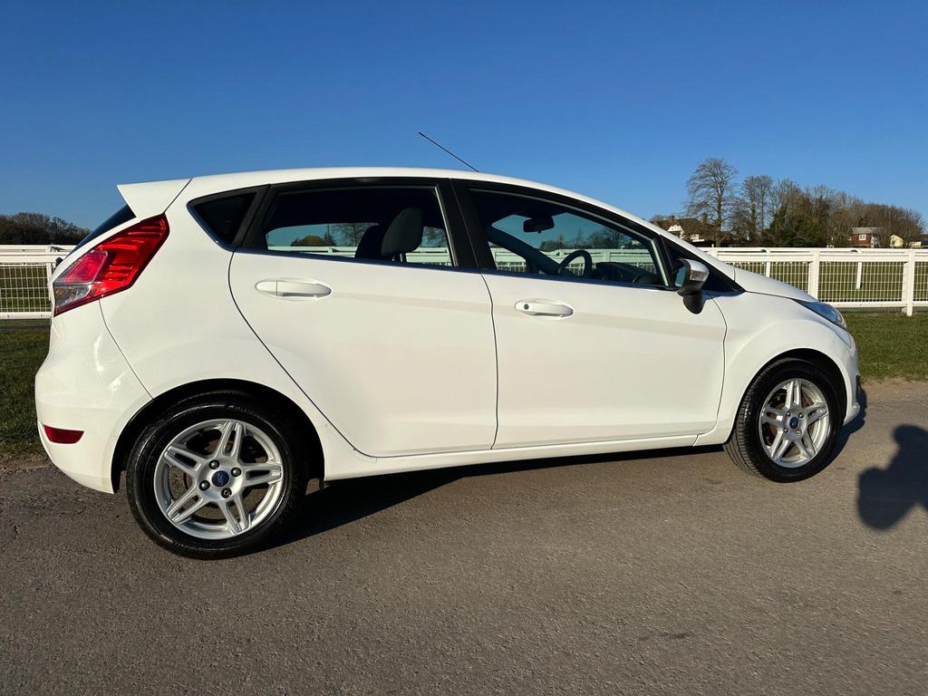 Ford Fiesta 1.25 Zetec Hatchback 2015 (64)