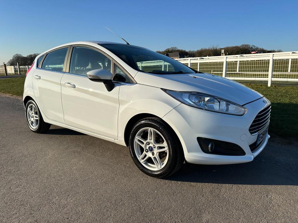 Ford Fiesta 1.25 Zetec Hatchback 2015 (64)