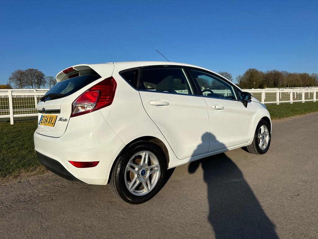 Ford Fiesta 1.25 Zetec Hatchback 2015 (64)