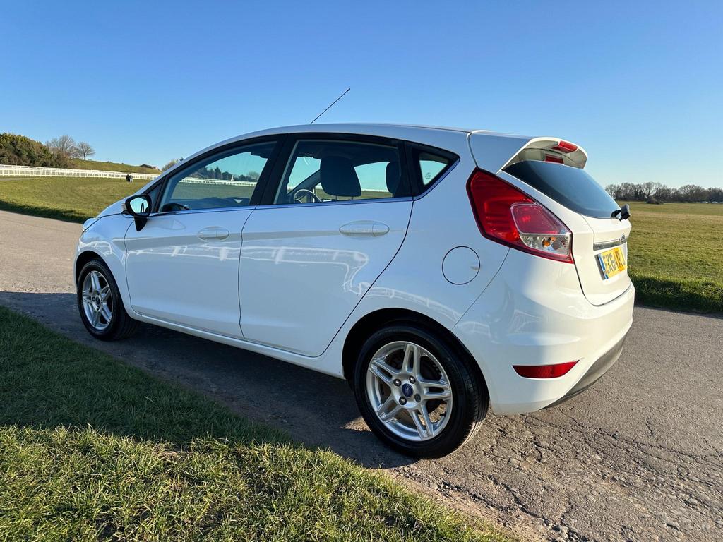 Ford Fiesta 1.25 Zetec Hatchback 2015 (64)