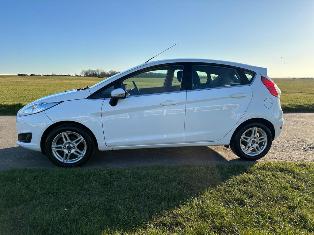 Ford Fiesta 1.25 Zetec Hatchback 2015 (64)