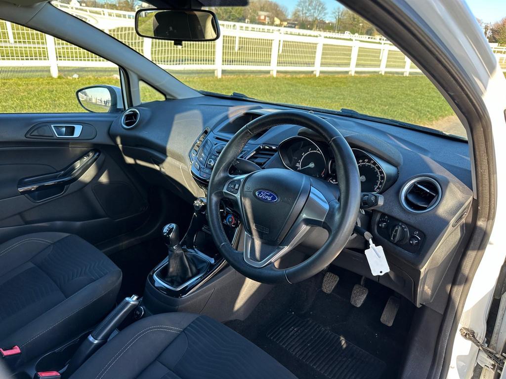 Ford Fiesta 1.25 Zetec Hatchback 2015 (64)