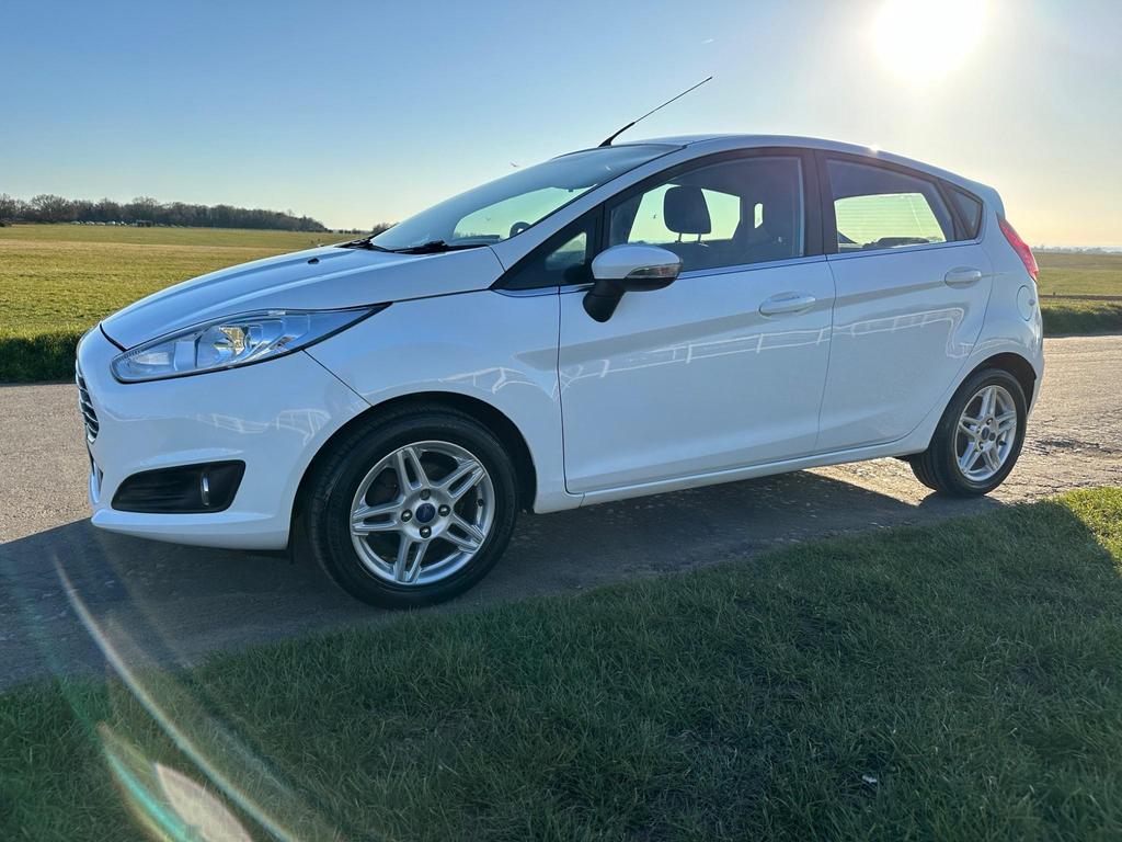 Ford Fiesta 1.25 Zetec Hatchback 2015 (64)