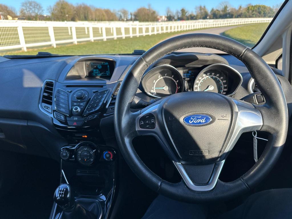 Ford Fiesta 1.25 Zetec Hatchback 2015 (64)